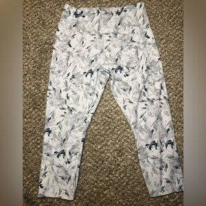 Cali Active Leaf Print Medium Leggings in Gray